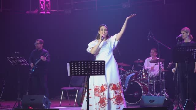 Алёна Петровская -"Я просто люблю" муз и сл Вячеслав Клименков смотреть онлайн