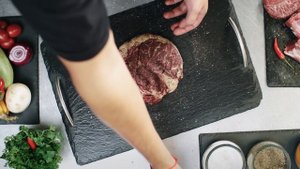 ЛУЧШИЕ специи для мясных блюд! / Как замариновать мясо, чтобы оно РАСТАЯЛО во рту?