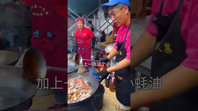 山东泊里大集海鲜烩饼，200块海鲜配15元饼，主打一个实惠好吃#泊里大集 #山东美食 @科班吃货
