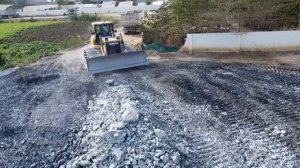 Строительство, очередной участок уходит под воду, засыпка