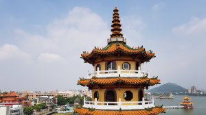 LOTUS LAKE ПАГОДЫ И ХРАМЫ ТАЙВАНЬ 
Lotus Lake Pagodas and Temples Taiwan