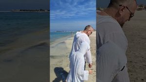 Гуляем по берегу возле отеля Al Hamra Residence