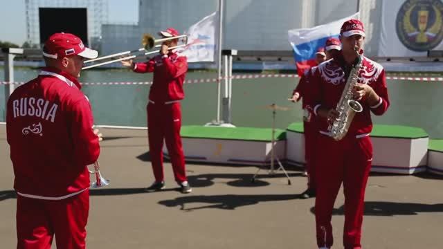 Духовой оркестр на спортивном мероприятии