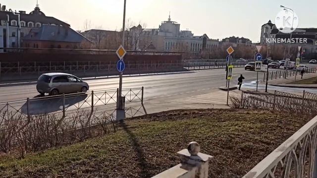 Кристина Мотиватор.Водит с собой Каси ночевать у бабушек.Оля Брендовна.Пса чуть спасли