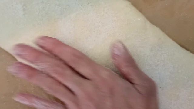 Дрожжевой рулет с тыквенной начинкой.