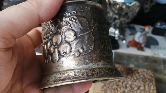 Фигурка старичков, советские подстаканники, часы