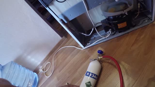 холодильщик поневоле - заправляю фреоном сам смотреть онлайн