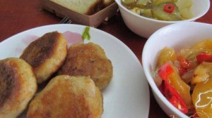 Котлеты из щуки с жареным луком и морковью