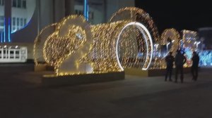 Новогодние украшения Майкопа. Очень красиво и необычно.