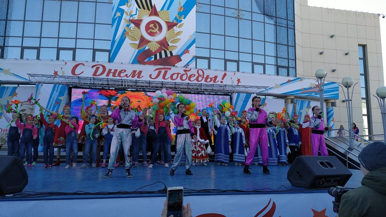 МЫ ЗА ЛЮБОВЬ, МЫ ПРОТИВ ВОЙНЫ
Выступление на ДЕНЬ ПОБЕДЫ 9 мая 2019 год
г. Сургут