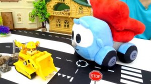 Грузовичок Лева и ПДД для детей: Дорожные знаки и светофор! Весёлые игры и детские мультики