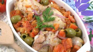 Куриные голени с помидорами и оливками