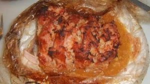 Мясо в рукаве с яблоками и айвой