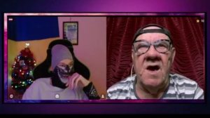 В цирке одни клоуны.