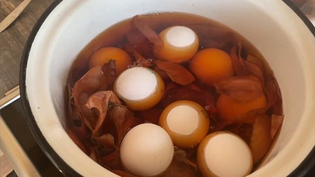 КАК КРАСИТЬ ЯЙЦА?! ХРИСТОС ВОСКРЕС! ВСЕХ С ПАСХОЙ смотреть онлайн