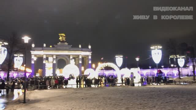 Как украсили ВДНХ на Новый год 2025