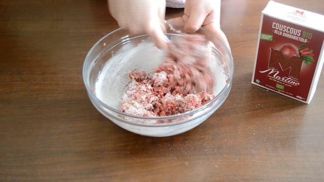 MILLEFOGLIE DI COUS COUS CON PANNA E FRAGOLE