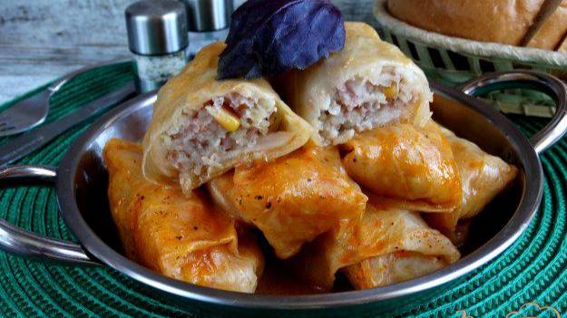 Голубцы с курицей, булгуром и кукурузой