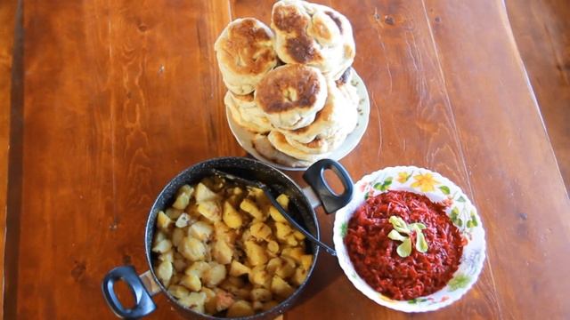 Деревенская кухня. Жена показывает, что у нас на столе во время Великого поста. Жизнь в деревне.