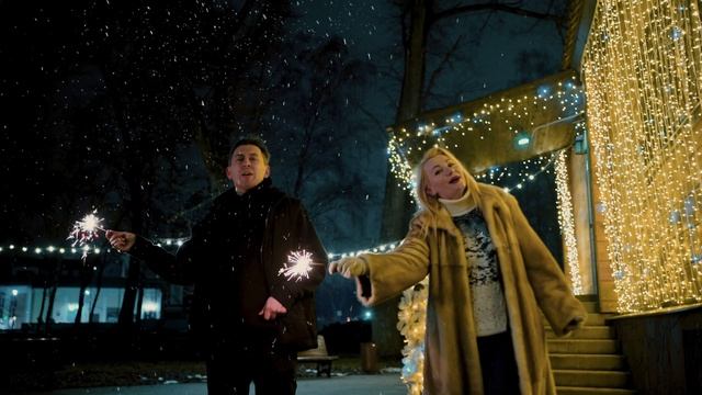 Новогодняя ночь-  исполняют Роман Бирюков и Вера Якунина (песня Олега Газманова)
