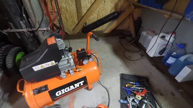 ПЕРВЫЙ РЕМОНТ КОМПРЕССОРА. ТРАВИТ ВОЗДУХ GIGANT LAS 50/1800 смотреть онлайн