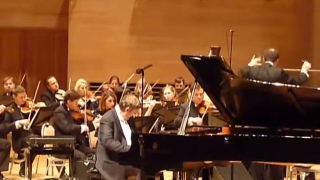 Копия видео "Борис Березовский (фортепиано) "Фантазия на темы Рябинина для фортепиано с оркестром"" смотреть онлайн