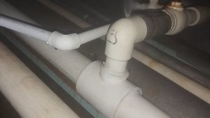 как временно устранить течь на уголке ппр