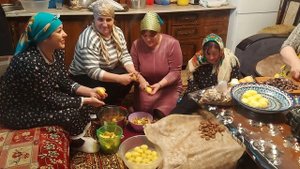 Исполнение народной песни жительницами с Хоредж Хивского района.