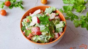 Овощной салат с щавелем и зеленью