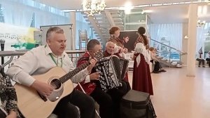 Очарована, околдована.