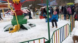 на веселой карусели