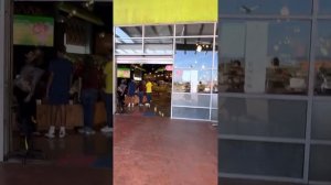 Остров Маргарита , продуктовый супермаркет возле торгового центра Sambil