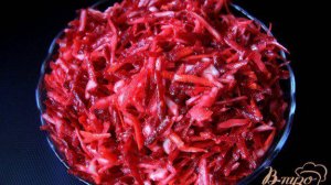 Салат Витаминный из сырой свеклы, моркови и капусты