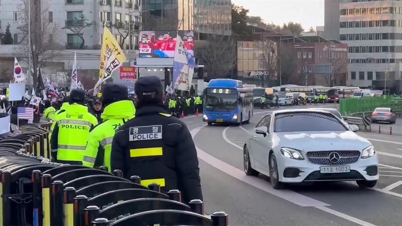 В Южной Корее военные помешали правоохранителям арестовать президента страны