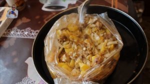 Овощное рагу со свининой в рукаве.