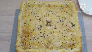 Пирог с начинкой из ботвы свеклы и сыра.