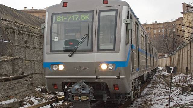 Поезд 81-717.6 Что-то странное произошло на линии!!! смотреть онлайн