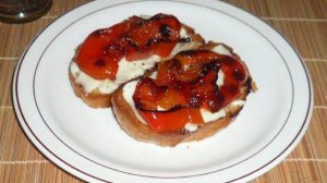 Горячие бутерброды с сыром и перцем