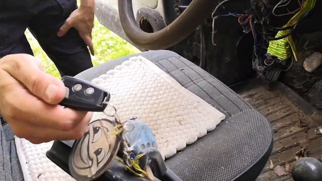 Запуск нивы после двух лет простоя. Вросшие колеса и открытые окна.