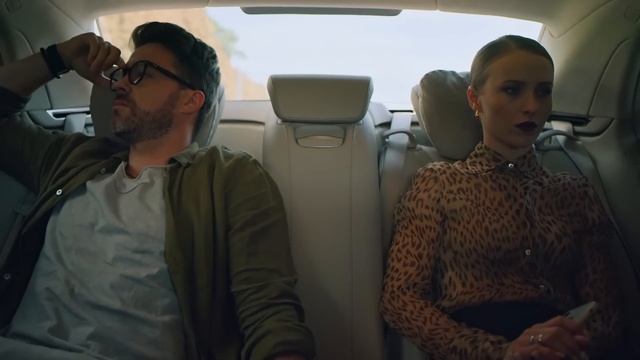 Фільм підкорив мільйони глядачів «Зведена». Мелодрама про важкі стосунки зведених сестер. 1 серія