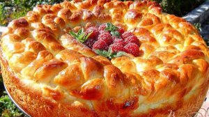 Пирог с клубникой и сливами