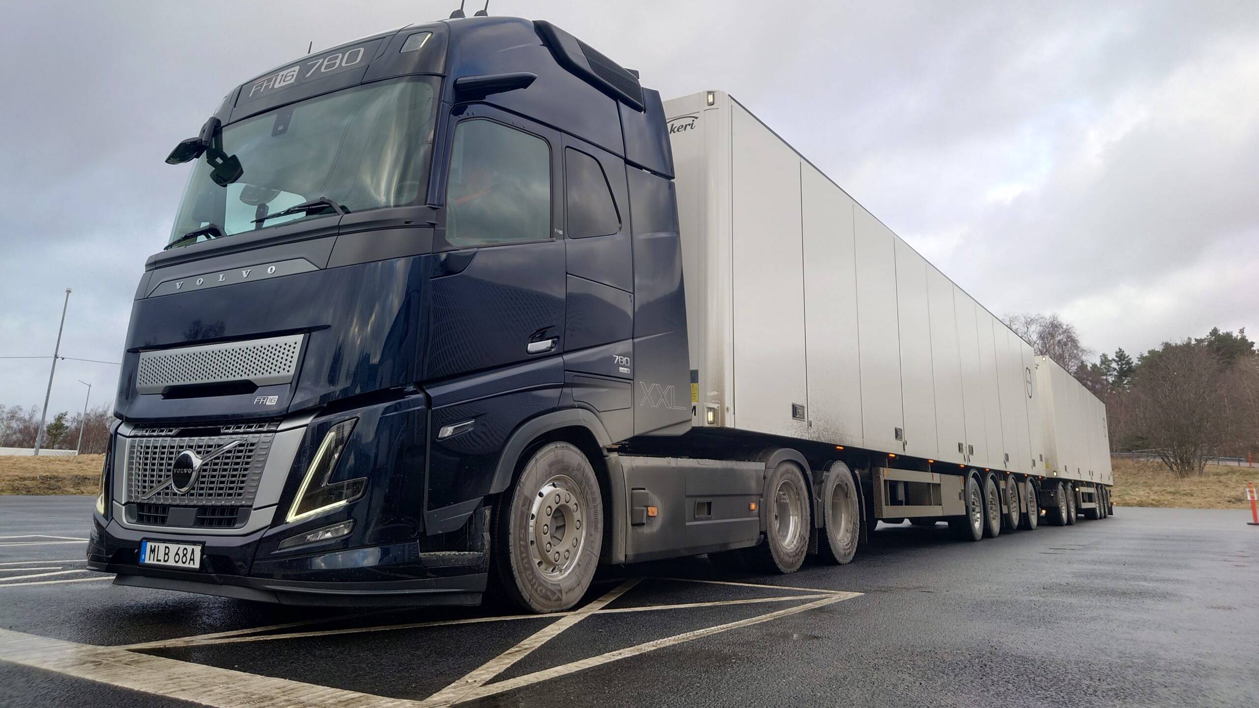 ETS2 С НОВЫМ ГОДОМ КОЛЛЕГИ!!!! ПРОДОЛЖАЕМ ТЕЛЕПАТЬСЯ С БАЛКАМИ Часть№3 смотреть онлайн