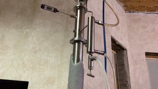 КАК МЫ САМОГОН ГОНИМ В ДЕРЕВНЕ))) смотреть онлайн