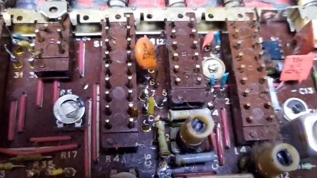 Дорогие советские и импортные радиодетали в одном приборе. А вы такое видели?