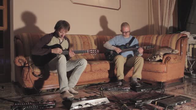 Soundscaping Duo - Trailer (soundscape, guitar, drone, Godin, Roland GR-33, VG-88, Boss RC-50)