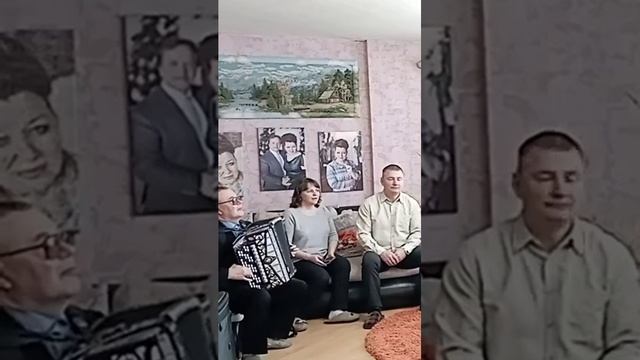 Белыми ставнями.