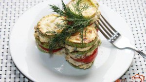 Башенки из кабачка и помидора с сырным соусом