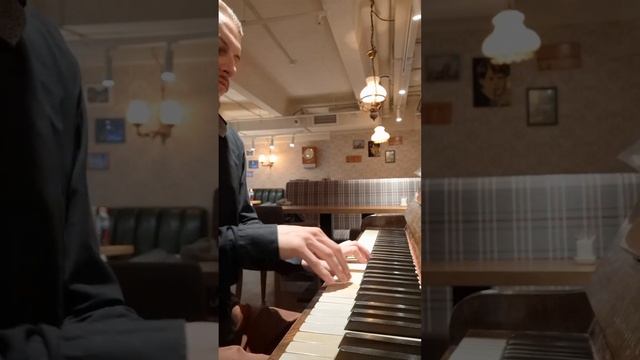 River flows in you by Yiruma #piano #cafe