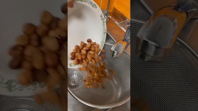 А вы моете орехи? #trendingshorts #вкусно #food #еда #interesting #delicious #health #полезно #nuts смотреть онлайн