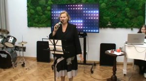 Гляжу в озера синии